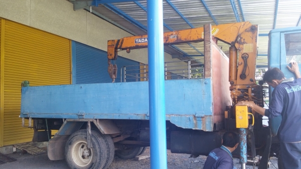 เครน Tadano ขนาด 2 ตัน (ท้องเรียบ)