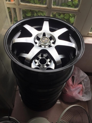 ล้อ 17  เก็บสีมายังไม่เคยใช้   17 กว้าง 7