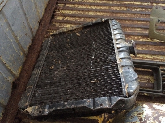 ขายเหมา datsun 620 1คัน 1 ซากอุปกรณ์ตามรูป