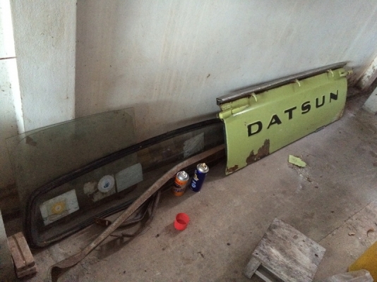 ขายเหมา datsun 620 1คัน 1 ซากอุปกรณ์ตามรูป