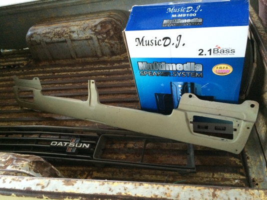 ขายเหมา datsun 620 1คัน 1 ซากอุปกรณ์ตามรูป