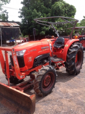 แทรกเตอร์คูโบต้า 4708 สภาพดีมากเดิมๆทั้งคันไม่ทำสีใช้งานมาน้อย มีผานดันหน้า และ โรตารี่