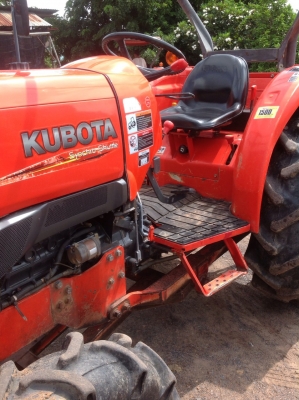 แทรกเตอร์คูโบต้า 4708 สภาพดีมากเดิมๆทั้งคันไม่ทำสีใช้งานมาน้อย มีผานดันหน้า และ โรตารี่