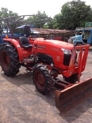 แทรกเตอร์คูโบต้า 4708 สภาพดีมากเดิมๆทั้งคันไม่ทำสีใช้งานมาน้อย มีผานดันหน้า และ โรตารี่