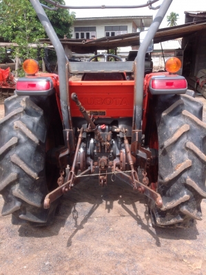 แทรกเตอร์คูโบต้า 4708 สภาพดีมากเดิมๆทั้งคันไม่ทำสีใช้งานมาน้อย มีผานดันหน้า และ โรตารี่