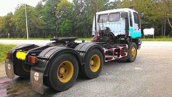 สิบล้อ หัวลาก HINO FL 1J  ราคา 800,000 บาท.