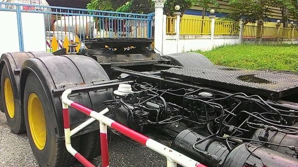 สิบล้อ หัวลาก HINO FL 1J  ราคา 800,000 บาท.