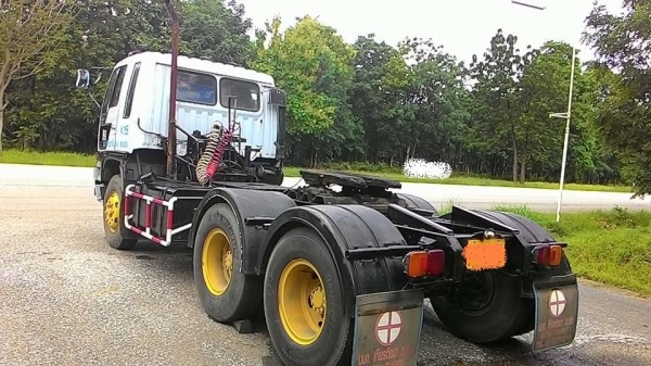 สิบล้อ หัวลาก HINO FL 1J  ราคา 800,000 บาท.