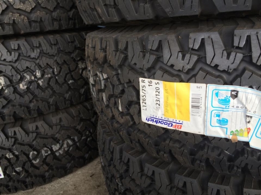 BF Goodrich All-terrain KO ขนาด 265 75 r16 ยางใหม่ผลิตปี15 BF Goodrich All-terrain KO ขนาด 265 75 r16 ยางใหม่ผลิตปี15