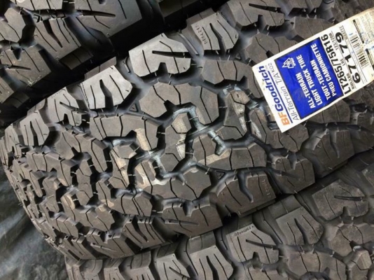 BF Goodrich KO2 ขนาด 265 75 r16 ยางใหม่ปลายปี14 เส้นละ8000 -ด่วน