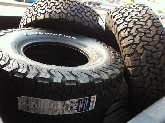 BF Goodrich All-terrain KO2 ขนาด 285 75 r16 ยางรุ่นใหม่ผลิตปี15 BF Goodrich All-terrain KO2 ขนาด 285 75 r16 ยางรุ่นใหม่ผลิตปี15