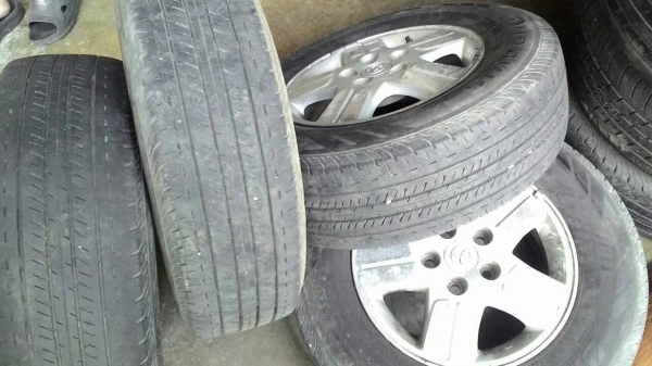 แม็กวีโก้ ขนาด 5 รู ขอบ15 พร้อมยาง 215/70R15 BRIDGESTONE DURAVIS R611 ชุด 4 ล้อ tel.081-427-3941