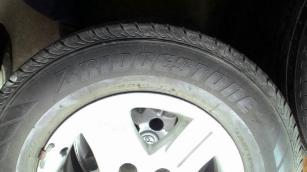 แม็กวีโก้ ขนาด 5 รู ขอบ15 พร้อมยาง 215/70R15 BRIDGESTONE DURAVIS R611 ชุด 4 ล้อ tel.081-427-3941 แม็กวีโก้ ขนาด 5 รู ขอบ15 พร้อมยาง 215/70R15 BRIDGESTONE DURAVIS R611 ชุด 4 ล้อ tel.081-427-3941