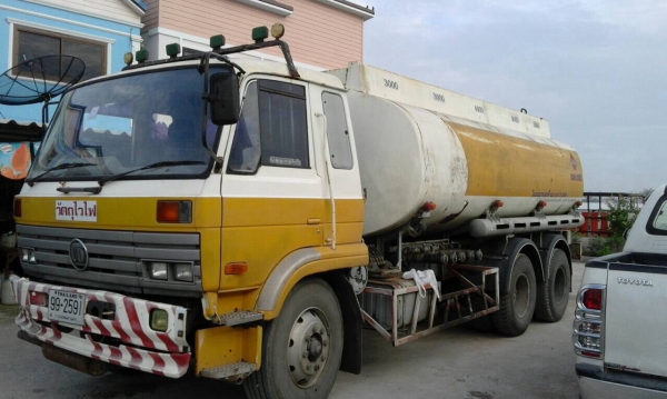 ขารถน้ำมัน NISSAN UD ราคา 580,000 บาท