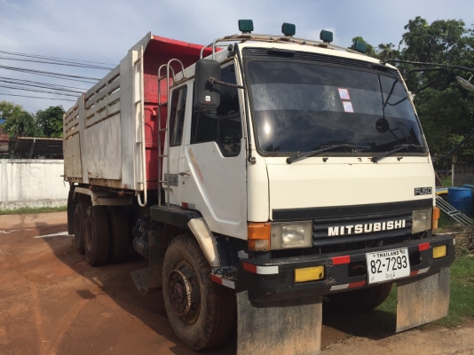 ขายดาว์น 150,000 สิบล้อดั้ม 2 เพลา MITSUBISHI Turbo 220 แรง FN527M-TF2541 หัวบาง ยางพอได้ คัสชีสวย  เบรคใหญ่ เพลาบุ๋ม เกียร์ลาย   หมายเหตุ =   คงเหลือ 40 งวด &times; เดือนละ 23,000 บาท =890,000 บาท 090-772-3710 090-772-3708