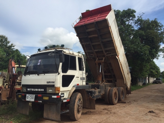 ขายดาว์น 150,000 สิบล้อดั้ม 2 เพลา MITSUBISHI Turbo 220 แรง FN527M-TF2541 หัวบาง ยางพอได้ คัสชีสวย  เบรคใหญ่ เพลาบุ๋ม เกียร์ลาย   หมายเหตุ =   คงเหลือ 40 งวด &times; เดือนละ 23,000 บาท =890,000 บาท 090-772-3710 090-772-3708