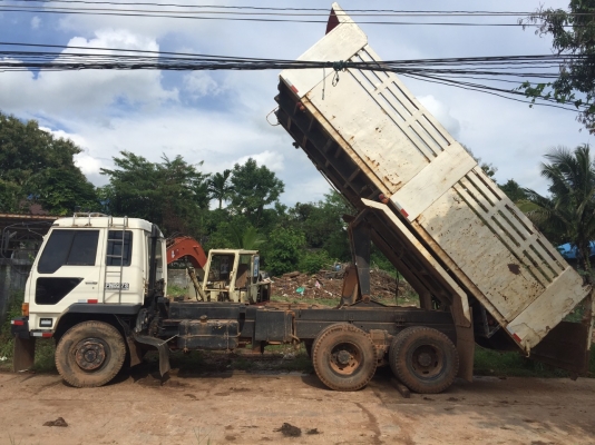 ขายดาว์น 150,000 สิบล้อดั้ม 2 เพลา MITSUBISHI Turbo 220 แรง FN527M-TF2541 หัวบาง ยางพอได้ คัสชีสวย  เบรคใหญ่ เพลาบุ๋ม เกียร์ลาย   หมายเหตุ =   คงเหลือ 40 งวด &times; เดือนละ 23,000 บาท =890,000 บาท 090-772-3710 090-772-3708