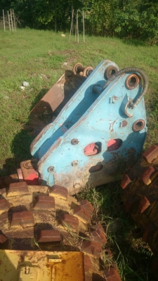 รถขุด KOMATSU PC300-5 มีลายหัวแย๊กซ์ รถ พร้อมใช้งาน มีทะเบียน.