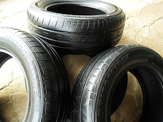 ยางปี14 บริดสโตน215-60-R16 ลงพื้นปลายปี14(4เส้น3,600บ)