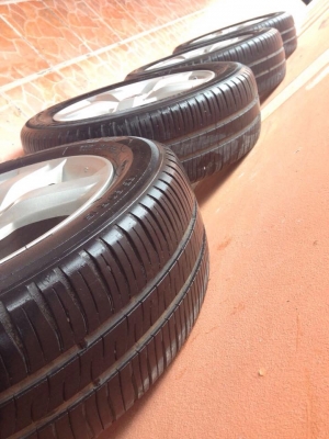 ล้อพร้อมยาง ปี 2013 ทั่ง4เส้น 4500 บาท