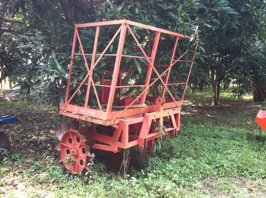 เครื่องปลูกอ้อย กลกิจบ้านโป่ง ล้อคู่ ใบกลบ พร้อมใช้งาน