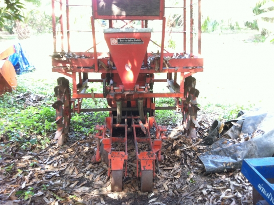 เครื่องปลูกอ้อย กลกิจบ้านโป่ง ล้อคู่ ใบกลบ พร้อมใช้งาน เครื่องปลูกอ้อย กลกิจบ้านโป่ง ล้อคู่ ใบกลบ พร้อมใช้งาน