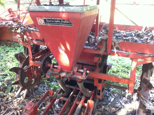 เครื่องปลูกอ้อย กลกิจบ้านโป่ง ล้อคู่ ใบกลบ พร้อมใช้งาน เครื่องปลูกอ้อย กลกิจบ้านโป่ง ล้อคู่ ใบกลบ พร้อมใช้งาน