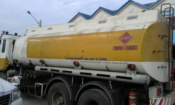 ขายรถน้ำมัน NISSAN  UD CDA 12 N บรรจุ16,000 ลิตร เครื่องดีมากครัชซีสวย ยางดีพร้อมใช้พร้อมโอนราคา580,000 090-772-3710 090-772-3708