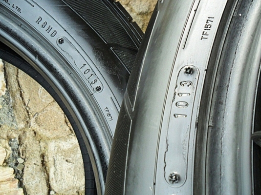 ยางขอบ18 ดันล็อป 225-60-R18ลงพื้นปลายปี13(4เส้น4,000)