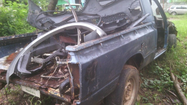 ขายซากรถปิ๊กอัพ TOYOTA มีเล่มทะเบียน เครื่อง-เกียร์ มี ช่วงล่างครบ จอดนานแล้ว เหมาะทำโคลงอีแต๋น สนใจติดต่อ 0835601591 หรือ 0903494058