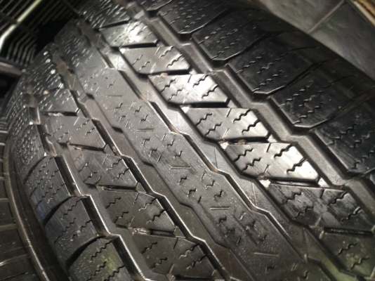 ยางมิชลิน265 70R16ปี2014สวยดอกเยอะไม่มีปะ ยางมิชลิน265 70R16ปี2014สวยดอกเยอะไม่มีปะ