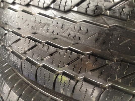 ยางมิชลิน265 70R16ปี2014สวยดอกเยอะไม่มีปะ ยางมิชลิน265 70R16ปี2014สวยดอกเยอะไม่มีปะ