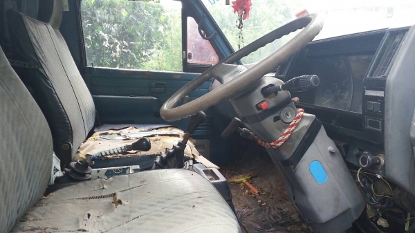 รถอีซูซู 6 ล้อดั้ม NPR 115 แรงม้า. ปี 37 ( รถห้างแท้. )  ,  ( ขายตามสภาพ. )     สนใจติดต่อ  081 - 6079515