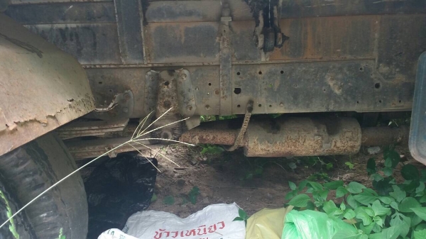 รถอีซูซู 6 ล้อดั้ม NPR 115 แรงม้า. ปี 37 ( รถห้างแท้. )  ,  ( ขายตามสภาพ. )     สนใจติดต่อ  081 - 6079515