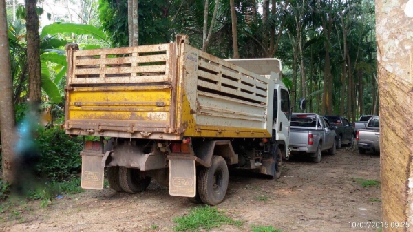 รถอีซูซุ 6 ล้อดั้ม FRR 210 แรงม้า  ปี 54.   สนใจติดต่อ  081 - 6079515