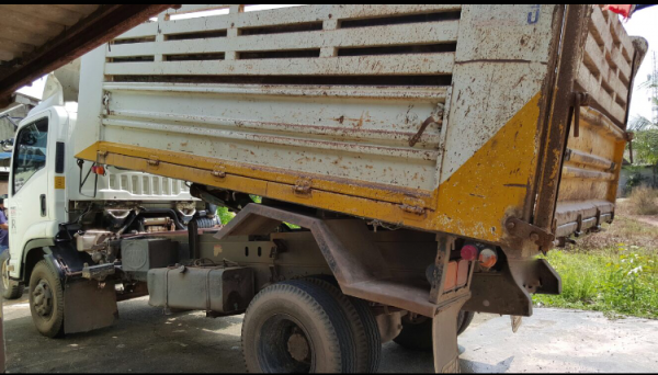 รถอีซูซุ 6 ล้อดั้ม FRR 210 แรงม้า  ปี 54.   สนใจติดต่อ  081 - 6079515