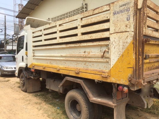 รถอีซูซุ 6 ล้อดั้ม FRR 210 แรงม้า  ปี 54.   สนใจติดต่อ  081 - 6079515