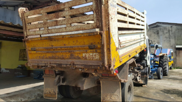 รถอีซูซุ 6 ล้อดั้ม FRR 210 แรงม้า  ปี 54.   สนใจติดต่อ  081 - 6079515