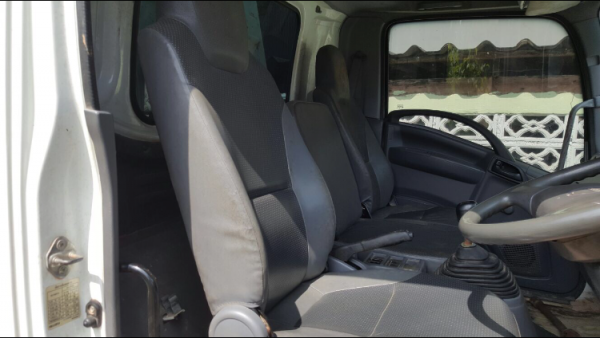 รถอีซูซุ 6 ล้อดั้ม FRR 210 แรงม้า  ปี 54.   สนใจติดต่อ  081 - 6079515