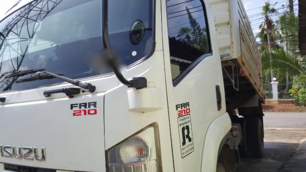 รถอีซูซุ 6 ล้อดั้ม FRR 210 แรงม้า  ปี 54.   สนใจติดต่อ  081 - 6079515