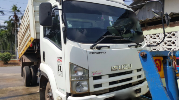 รถอีซูซุ 6 ล้อดั้ม FRR 210 แรงม้า  ปี 54.   สนใจติดต่อ  081 - 6079515