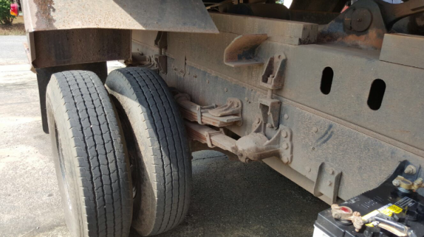 รถอีซูซุ 6 ล้อดั้ม FRR 210 แรงม้า  ปี 54.   สนใจติดต่อ  081 - 6079515