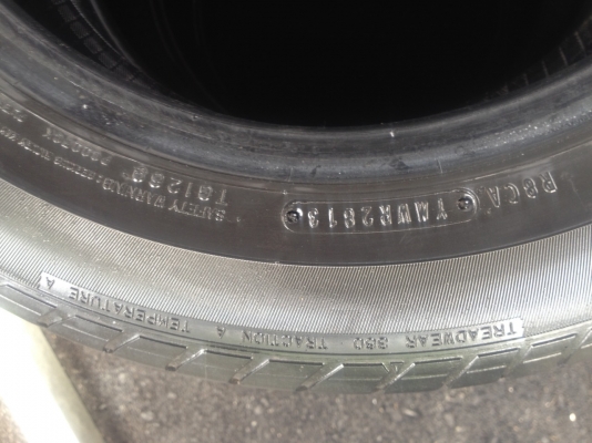 ยางDUNLOP 185 60R15ปี2013สวยไม่มีปะดอกเยอะ ยางDUNLOP 185 60R15ปี2013สวยไม่มีปะดอกเยอะ