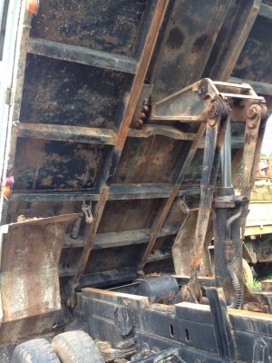 รถอีซูซุ 6 ล้อดั้ม FTR 195 แรงม้า. ปี 39    สนใจติดต่อ  081 - 6079515