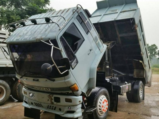 รถอีซูซุ 6 ล้อดั้ม FTR 195 แรงม้า. ปี 39    สนใจติดต่อ  081 - 6079515