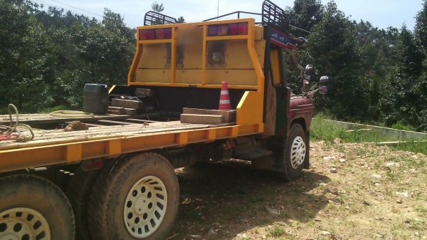 รถอีซูซุ หัวยาว 10 ล้อ ท้ายลาด  168 แรงม้า.     สนใจติดต่อ  081 - 6079515