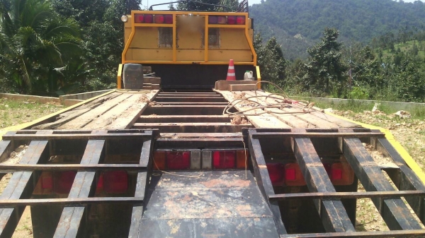 รถอีซูซุ หัวยาว 10 ล้อ ท้ายลาด  168 แรงม้า.     สนใจติดต่อ  081 - 6079515