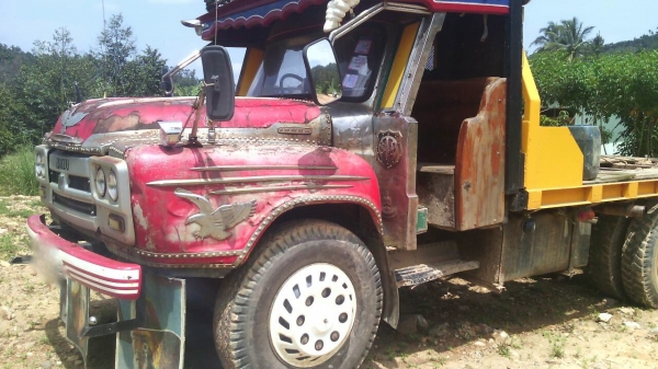 รถอีซูซุ หัวยาว 10 ล้อ ท้ายลาด  168 แรงม้า.     สนใจติดต่อ  081 - 6079515