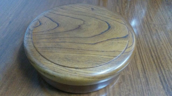 ขายกล่องไม้ทรงกลมมีฝาคลอบ กลึงจากไม้ท่อนเดียวขนาด 11"