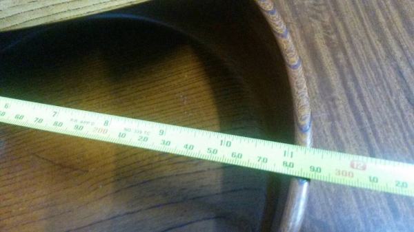 ขายกล่องไม้ทรงกลมมีฝาคลอบ กลึงจากไม้ท่อนเดียวขนาด 11"